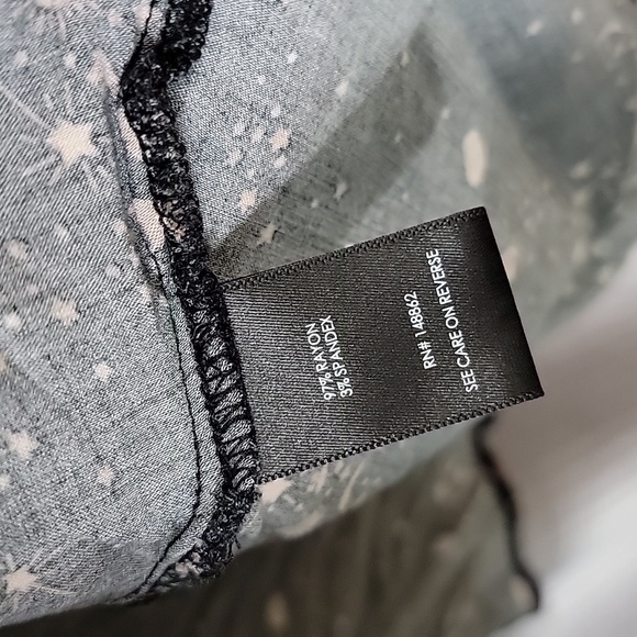 Torrid Skull and Key Peplum Flutter Sleeve Top Size 2 - Picture 5 of 6